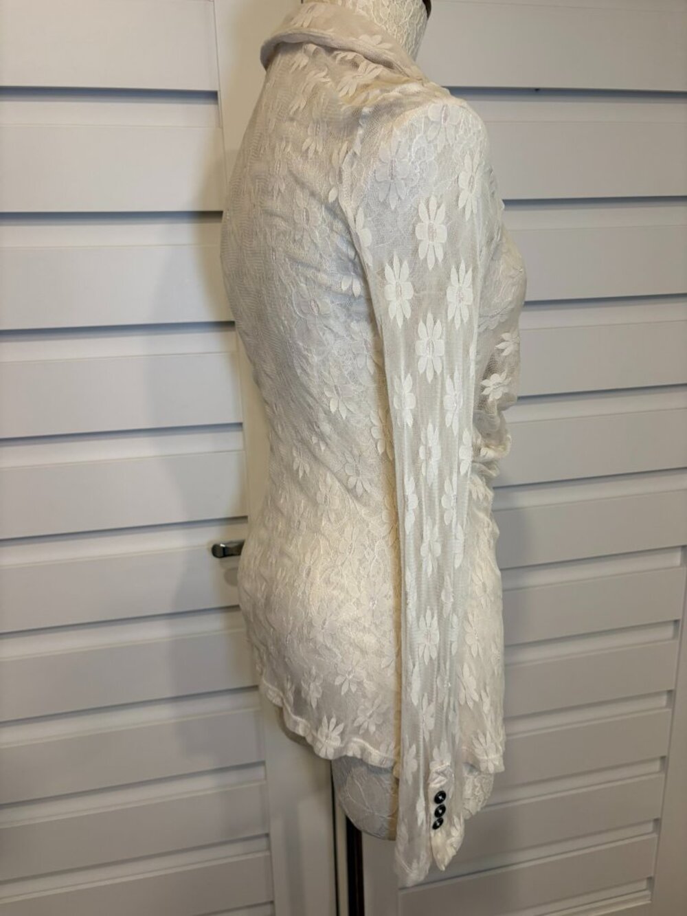 Free People Romantic Ivory Sheer Floral Lace Ruched Button Down Blouse M - Picture 8 of 10